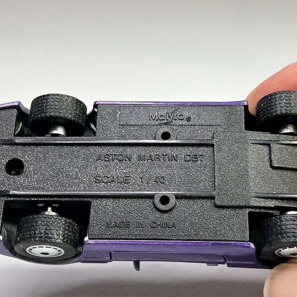 Maisto Aston Martin DB7 Coupe Purple Diecast Model W/ Opening Doors, 1/40 Scale - Picture 6 of 11